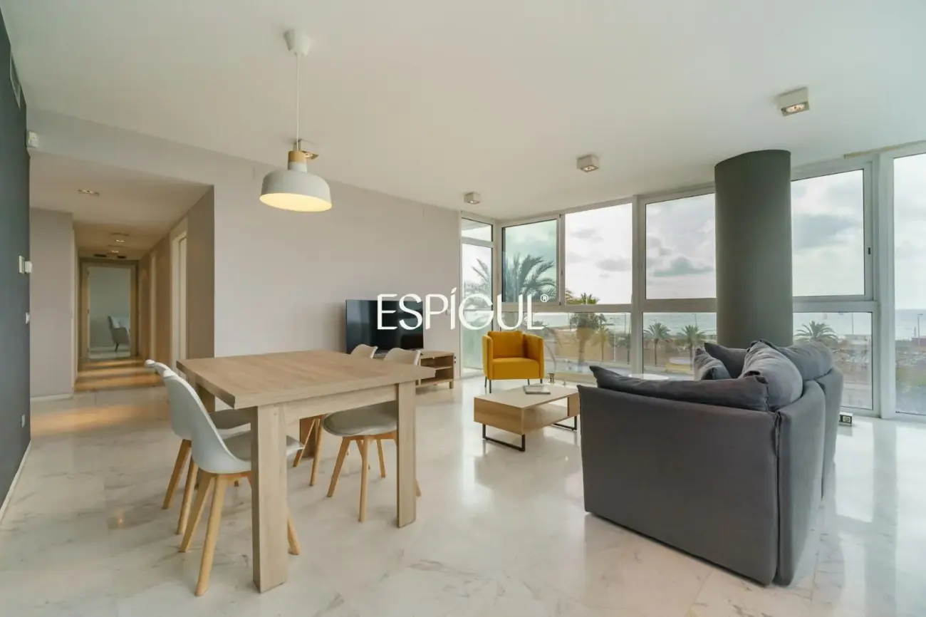 Exclusiva vivienda frente al mar en edificio de Ricardo Bofill