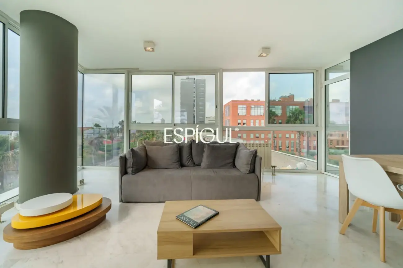 Exclusiva vivienda frente al mar en edificio de Ricardo Bofill