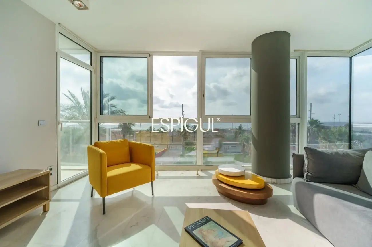 Exclusiva vivienda frente al mar en edificio de Ricardo Bofill