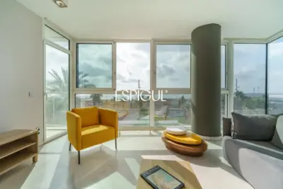 Exclusiva vivienda frente al mar en edificio de Ricardo Bofill