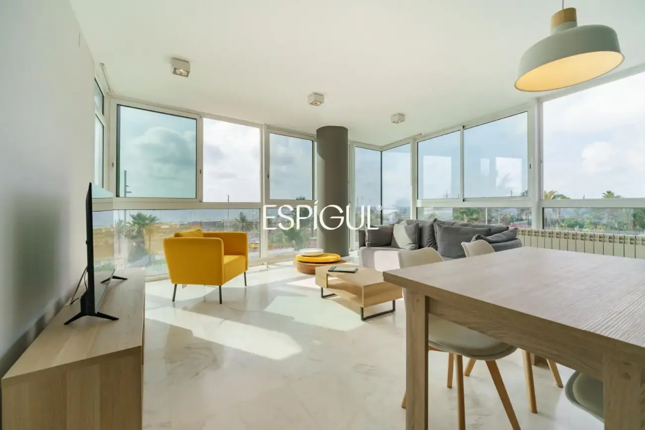 Exclusiva vivienda frente al mar en edificio de Ricardo Bofill