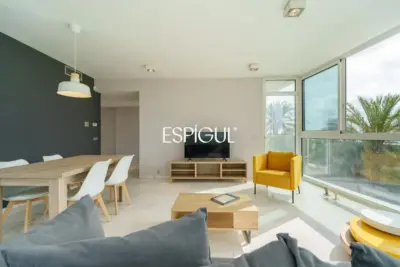 Exclusiva vivienda frente al mar en edificio de Ricardo Bofill