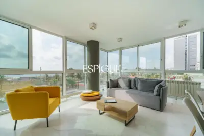 Exclusiva vivienda frente al mar en edificio de Ricardo Bofill