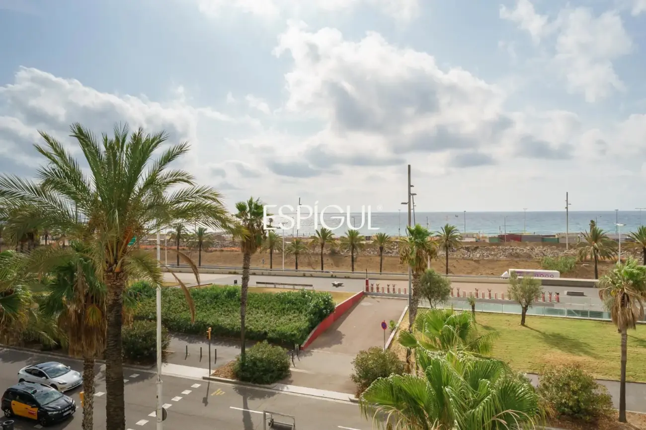 Exclusiva vivienda frente al mar en edificio de Ricardo Bofill
