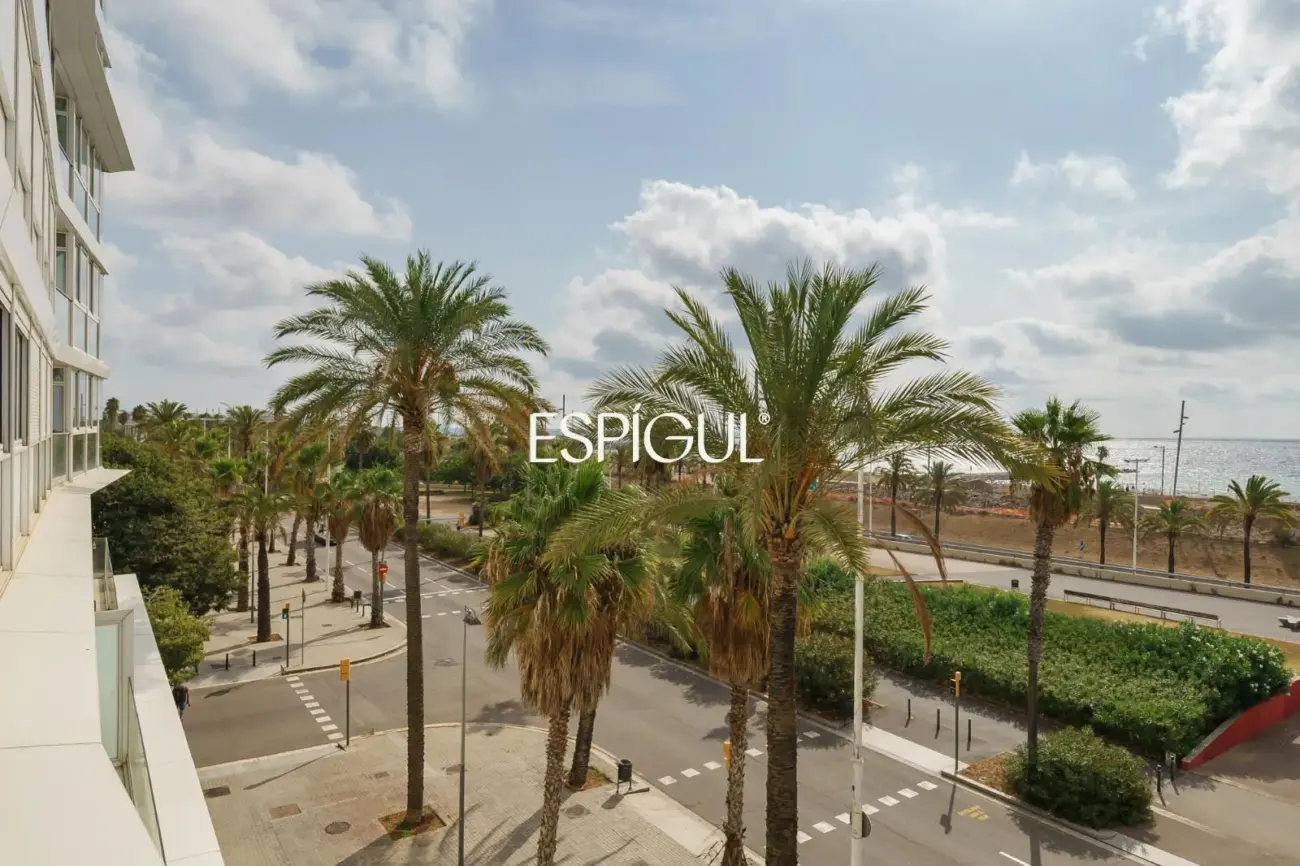 Exclusiva vivienda frente al mar en edificio de Ricardo Bofill