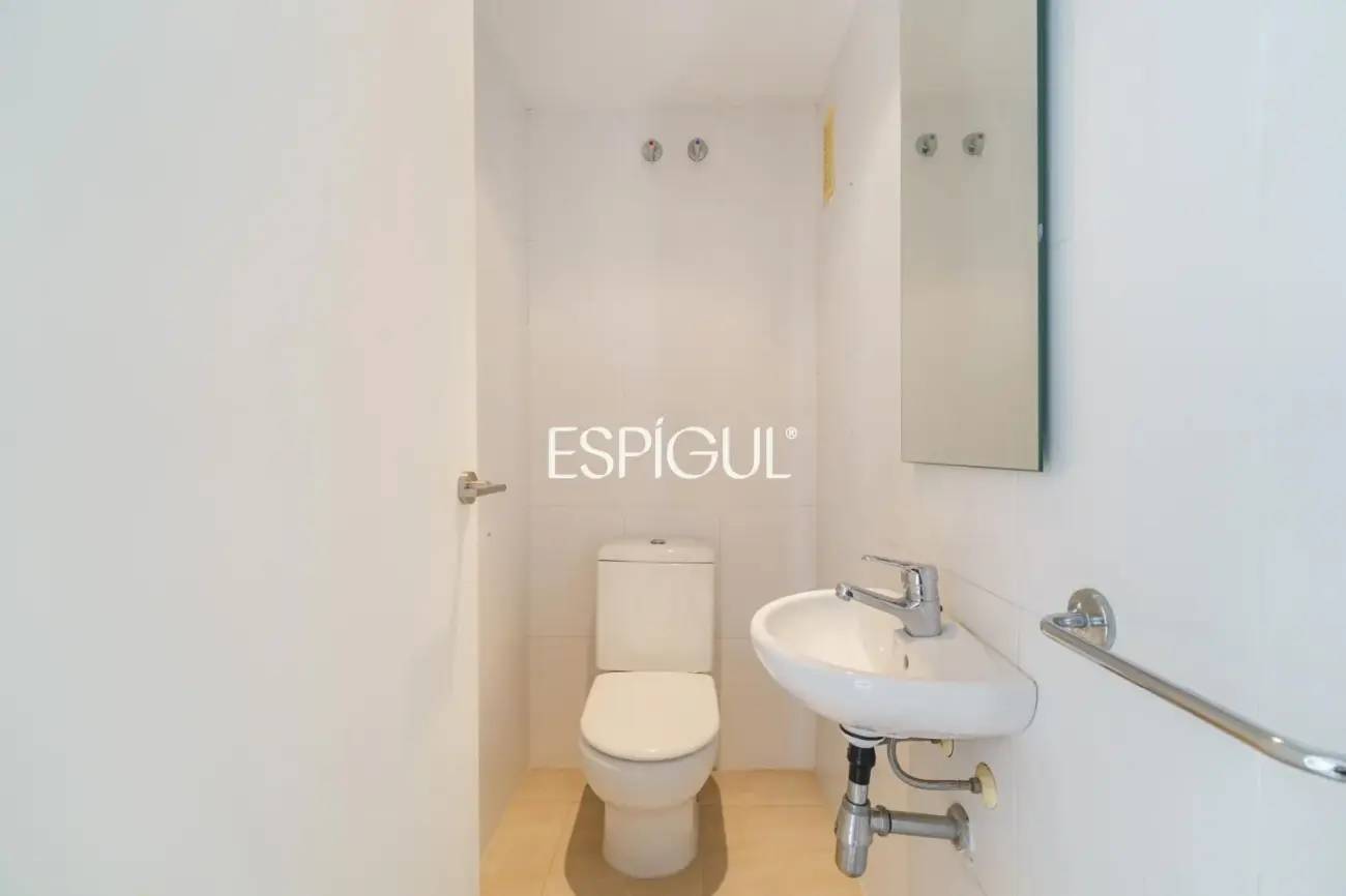 Exclusiva vivienda frente al mar en edificio de Ricardo Bofill