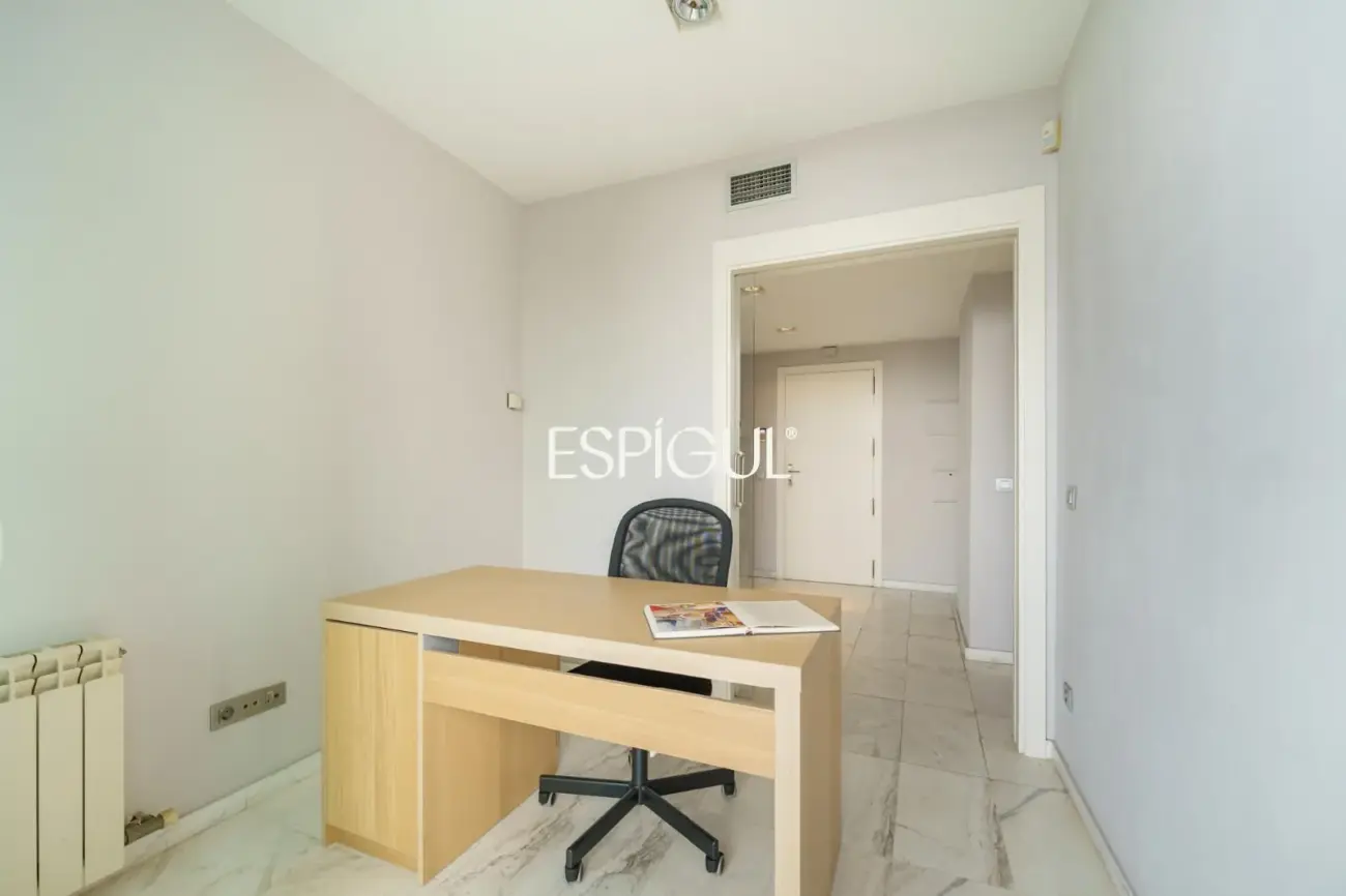 Exclusiva vivienda frente al mar en edificio de Ricardo Bofill
