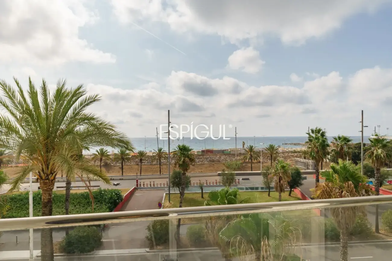 Exclusiva vivienda frente al mar en edificio de Ricardo Bofill
