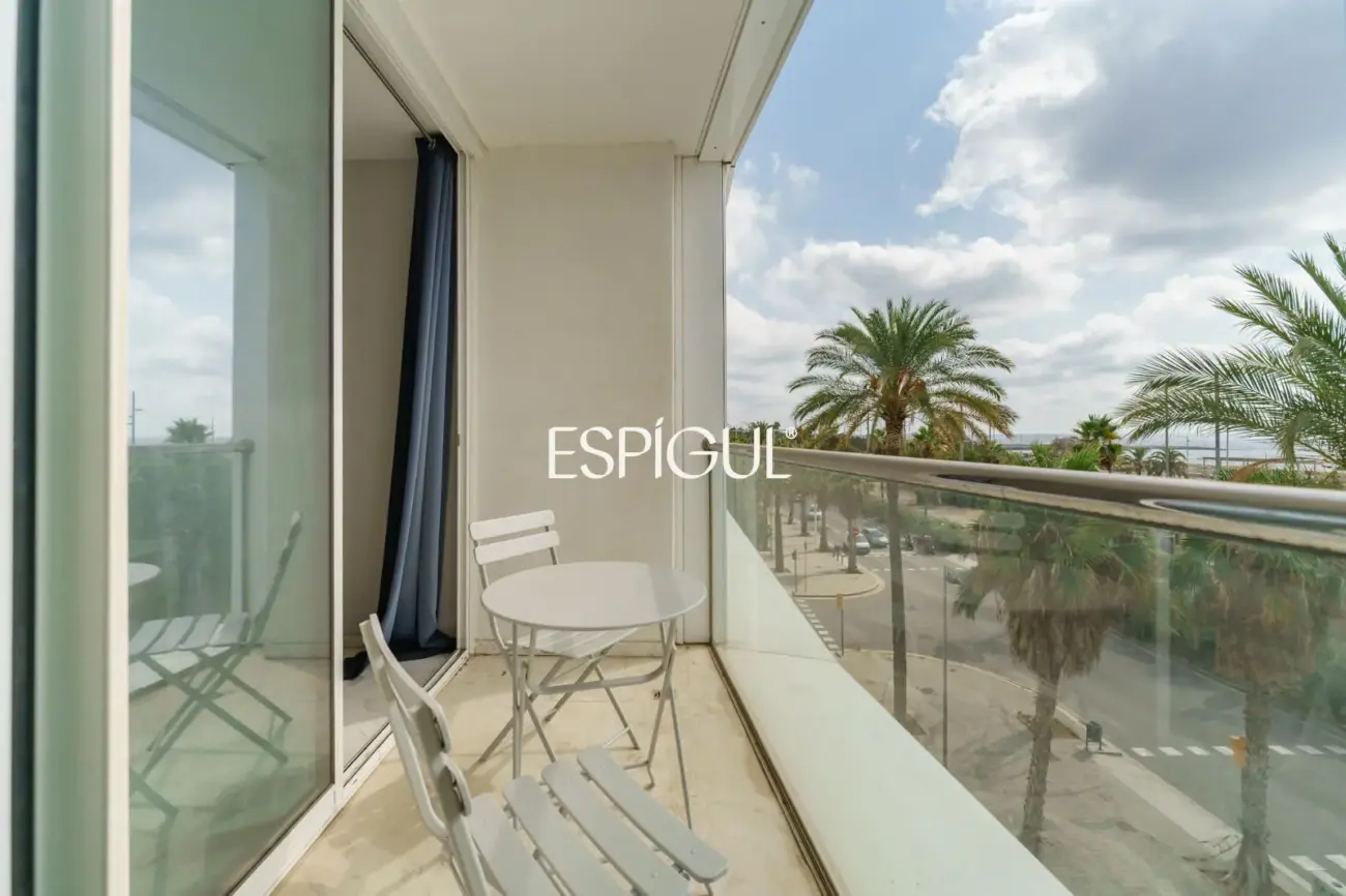 Exclusiva vivienda frente al mar en edificio de Ricardo Bofill