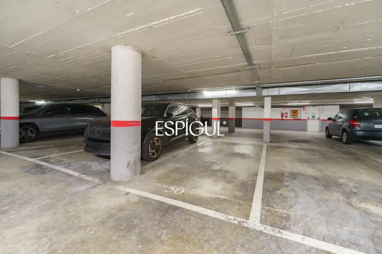 Exclusiva vivienda frente al mar en edificio de Ricardo Bofill