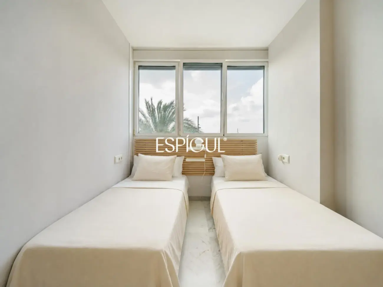 Exclusiva vivienda frente al mar en edificio de Ricardo Bofill