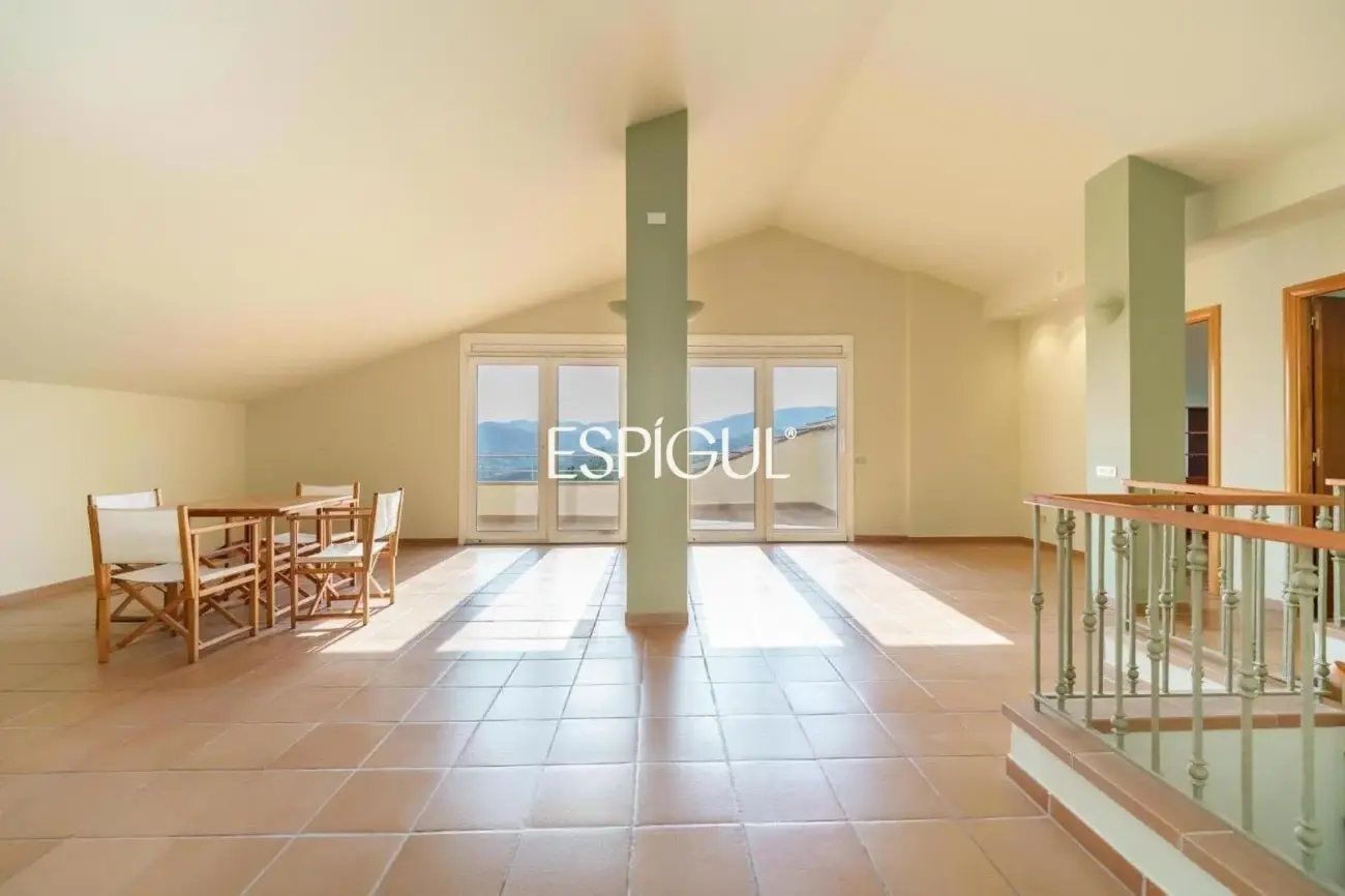 Magnífica casa unifamiliar con amplios espacios y vistas panorámicas en Vallromanes