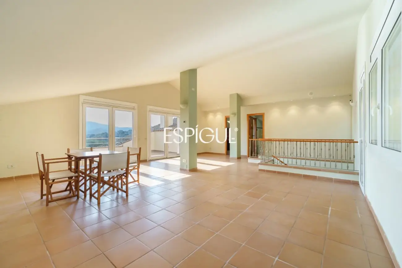 Magnífica casa unifamiliar con amplios espacios y vistas panorámicas en Vallromanes