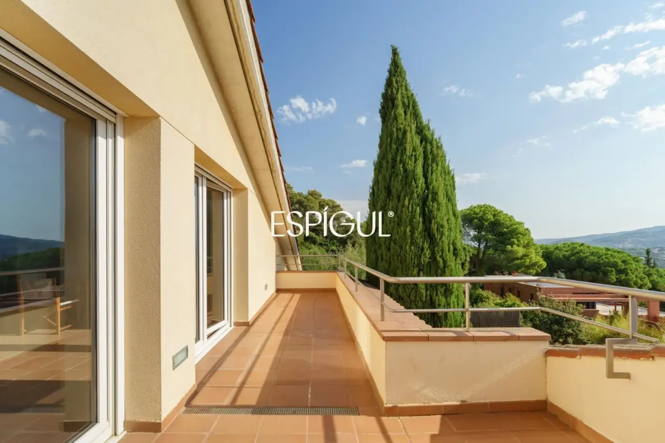 Magnífica casa unifamiliar con amplios espacios y vistas panorámicas en Vallromanes