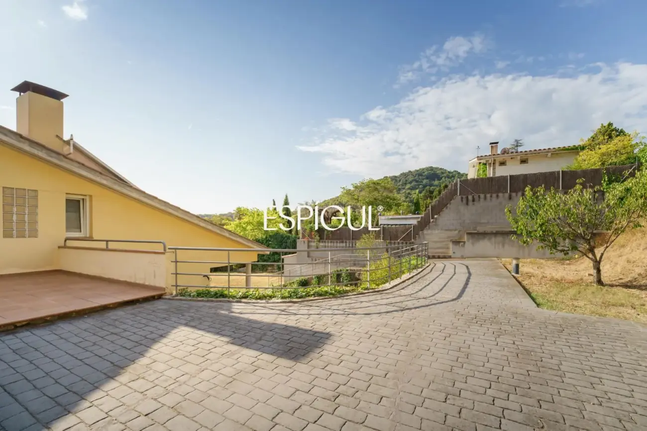 Magnífica casa unifamiliar con amplios espacios y vistas panorámicas en Vallromanes