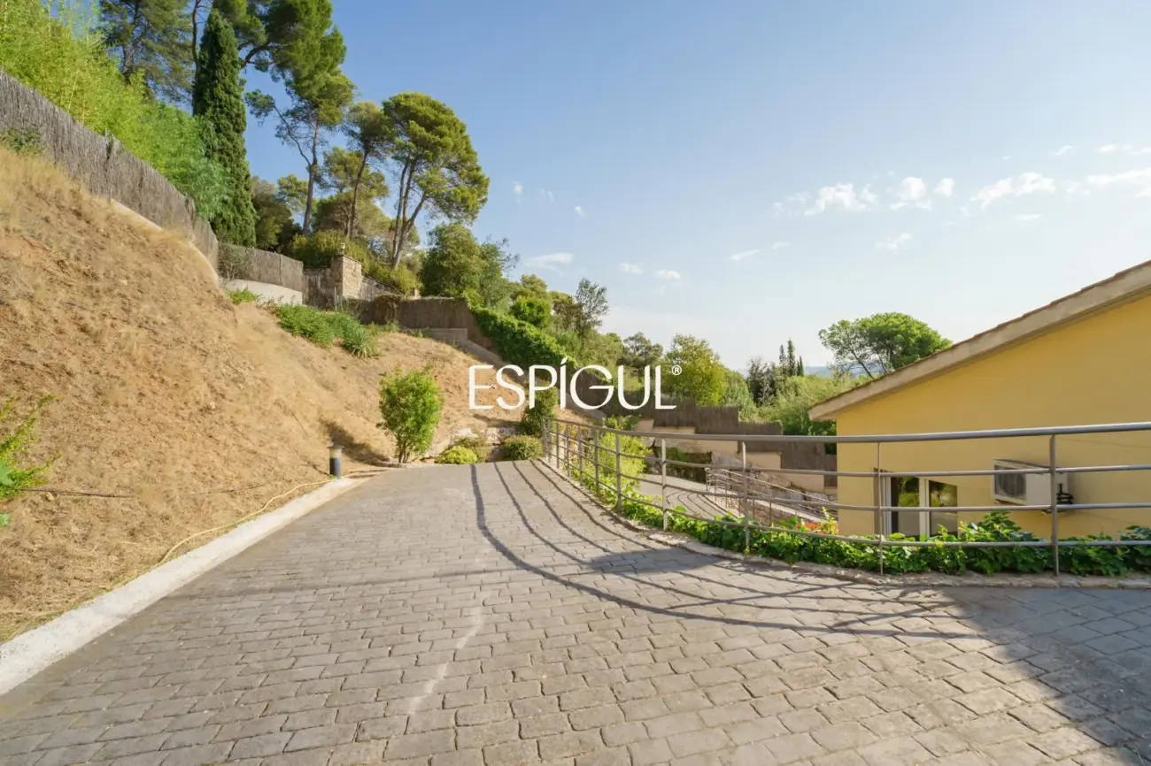 Magnífica casa unifamiliar con amplios espacios y vistas panorámicas en Vallromanes
