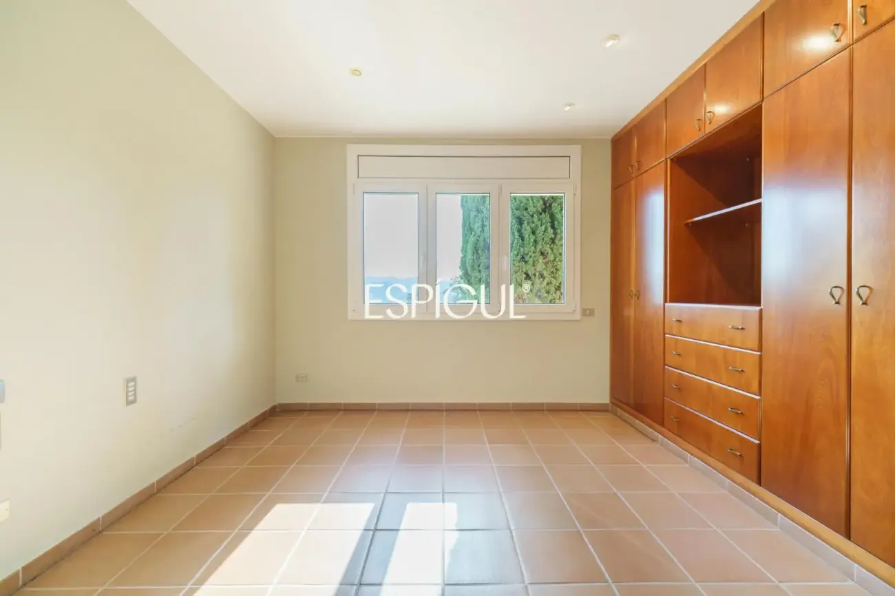 Magnífica casa unifamiliar con amplios espacios y vistas panorámicas en Vallromanes