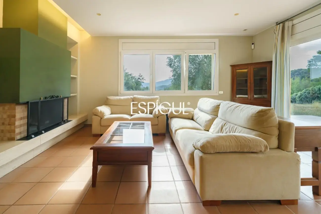 Magnífica casa unifamiliar con amplios espacios y vistas panorámicas en Vallromanes