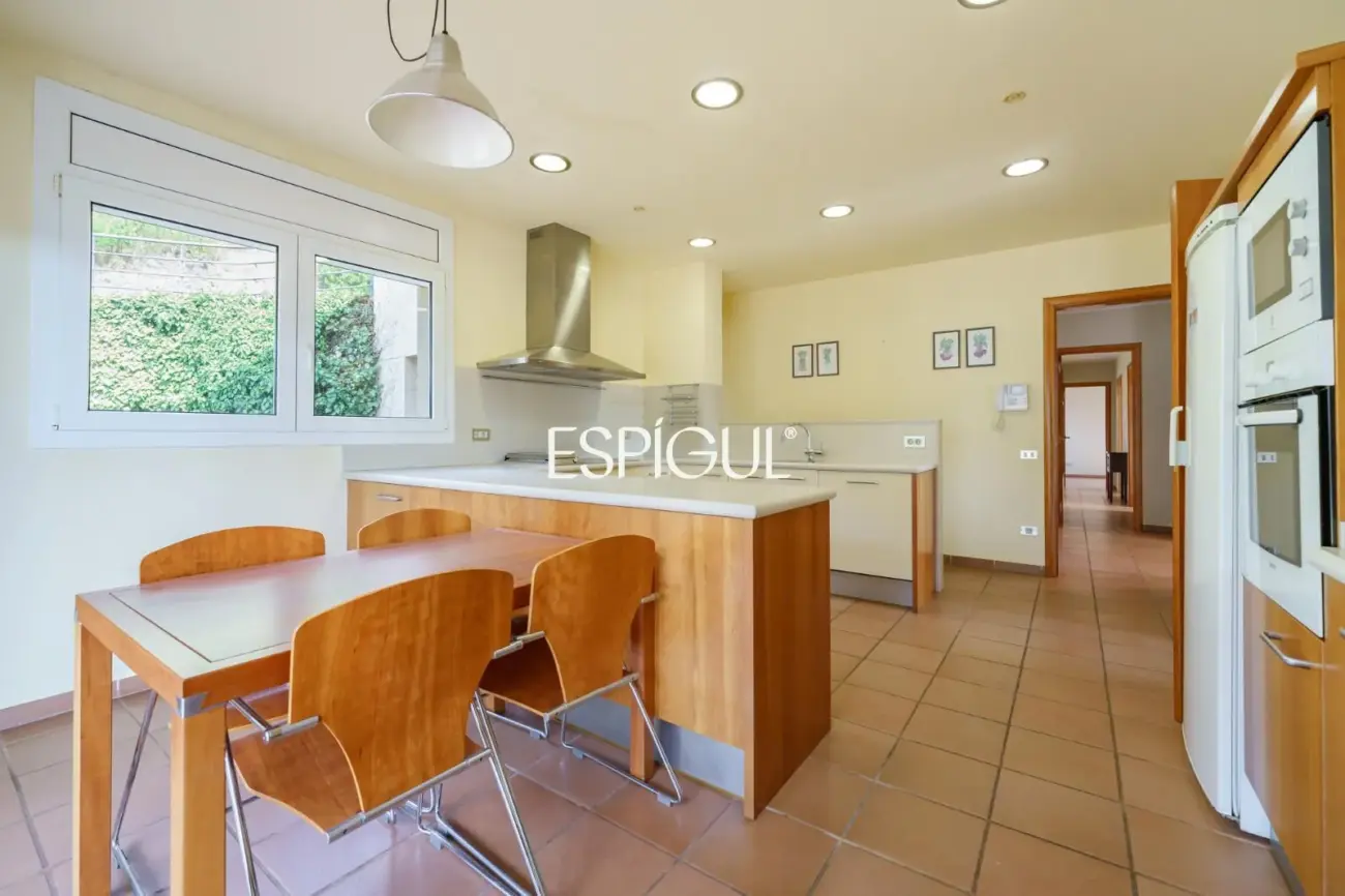 Magnífica casa unifamiliar con amplios espacios y vistas panorámicas en Vallromanes