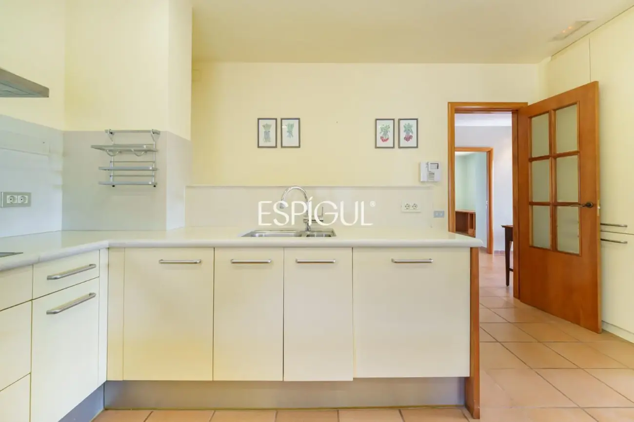Magnífica casa unifamiliar con amplios espacios y vistas panorámicas en Vallromanes
