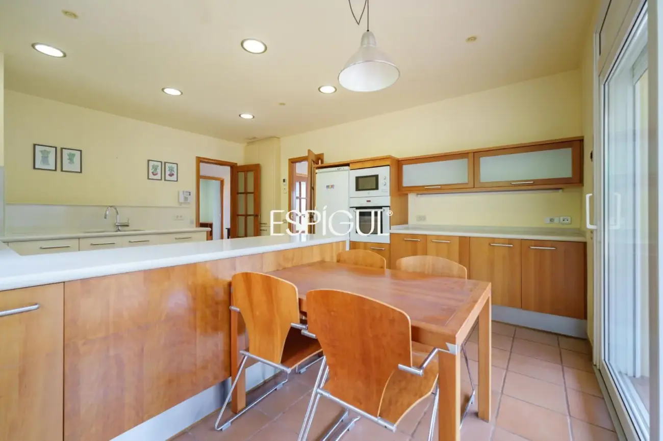 Magnífica casa unifamiliar con amplios espacios y vistas panorámicas en Vallromanes