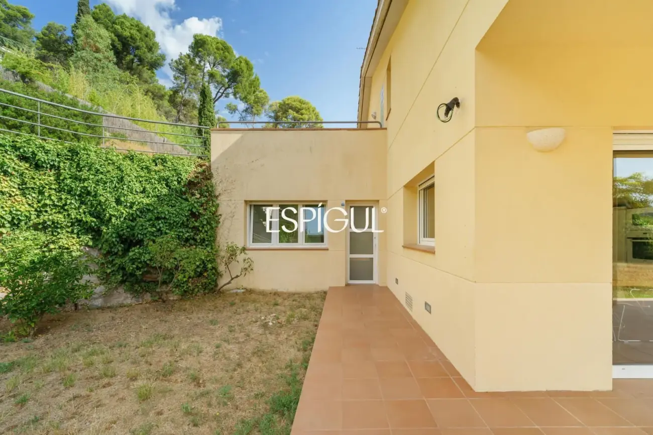 Magnífica casa unifamiliar con amplios espacios y vistas panorámicas en Vallromanes
