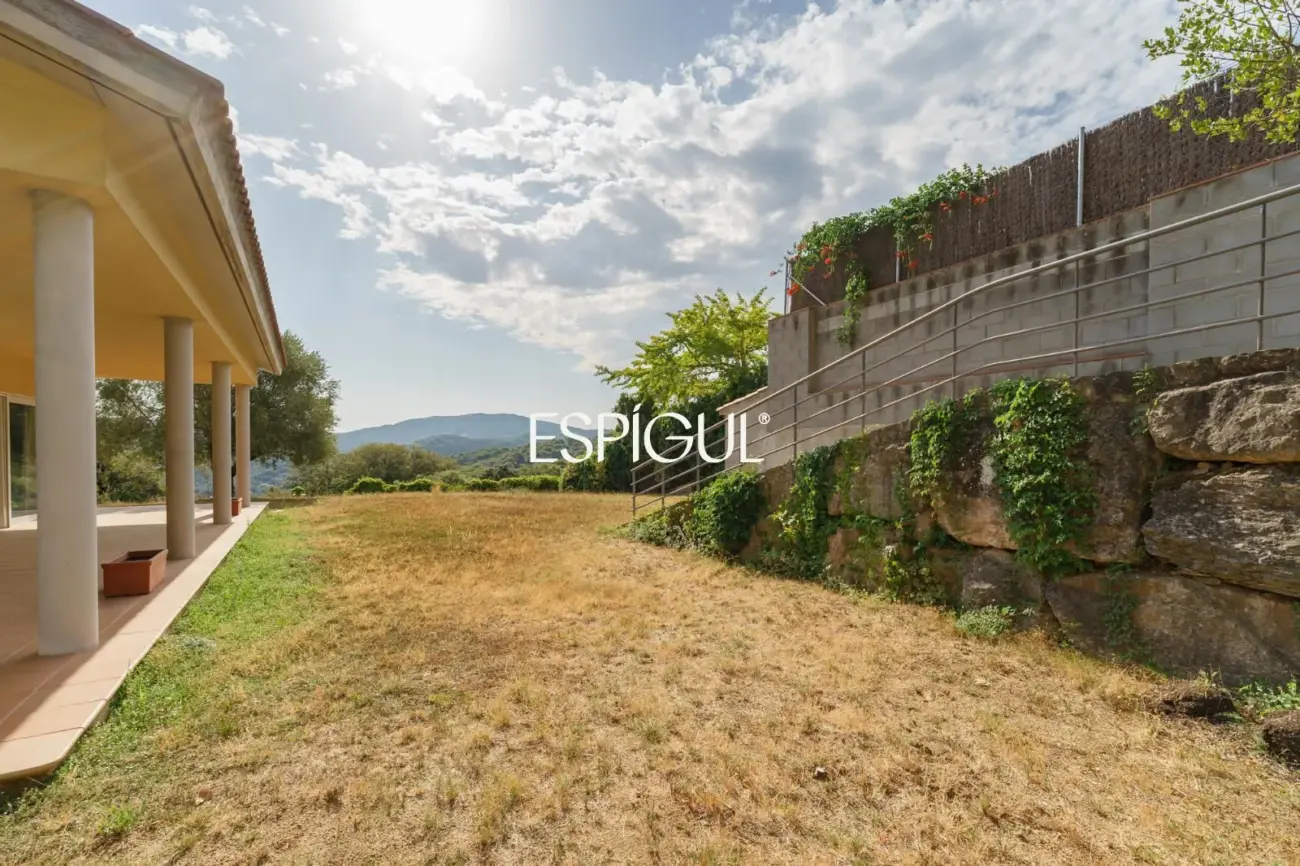 Magnífica casa unifamiliar con amplios espacios y vistas panorámicas en Vallromanes