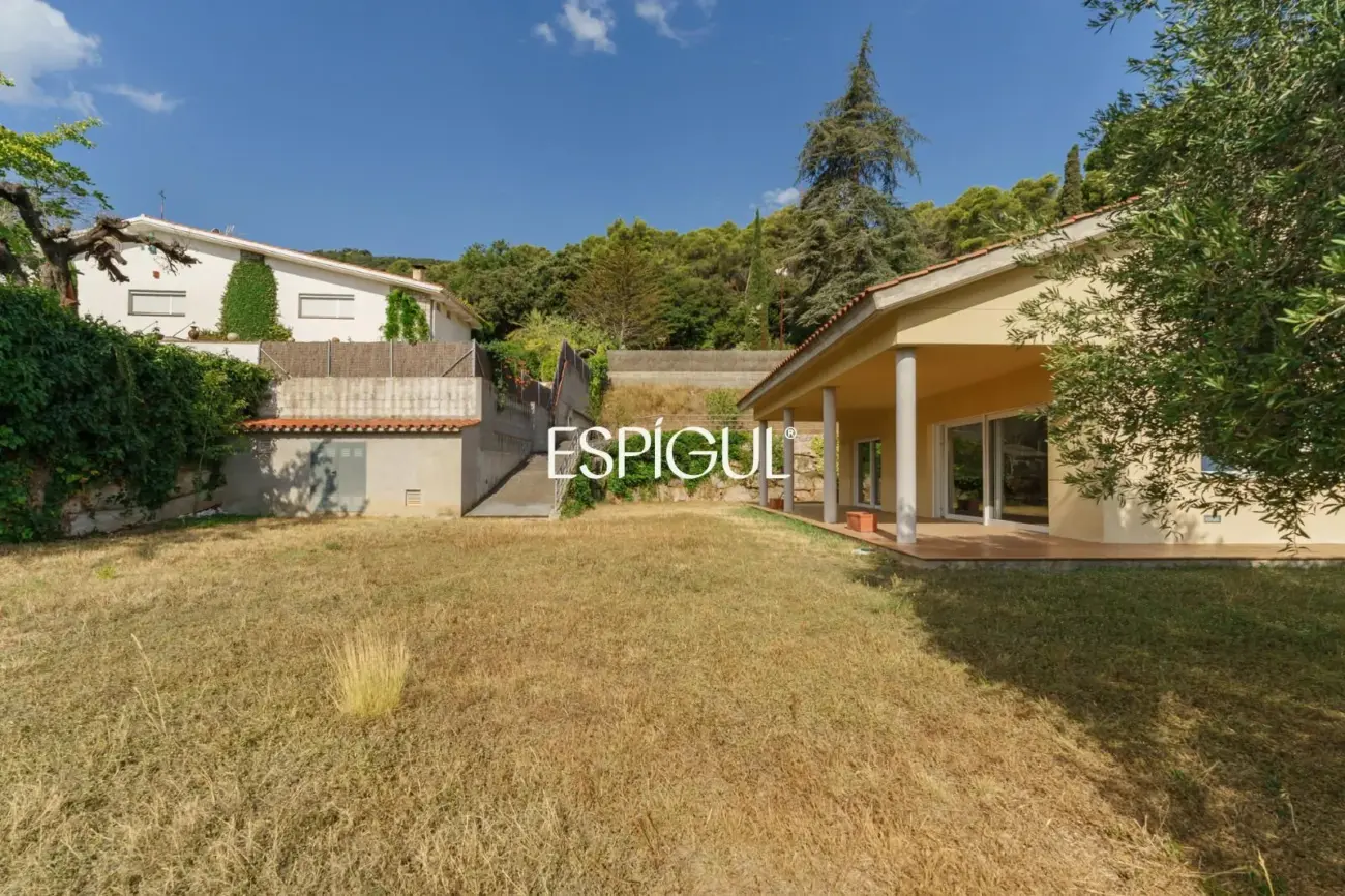 Magnífica casa unifamiliar con amplios espacios y vistas panorámicas en Vallromanes