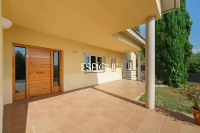 Magnífica casa unifamiliar con amplios espacios y vistas panorámicas en Vallromanes