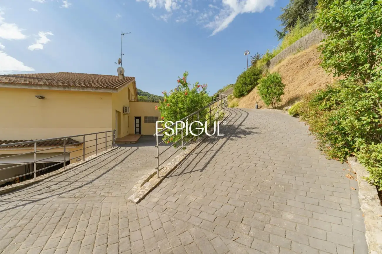Magnífica casa unifamiliar con amplios espacios y vistas panorámicas en Vallromanes