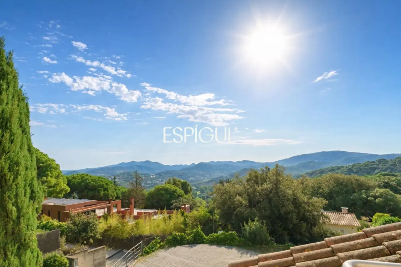 Magnífica casa unifamiliar con amplios espacios y vistas panorámicas en Vallromanes