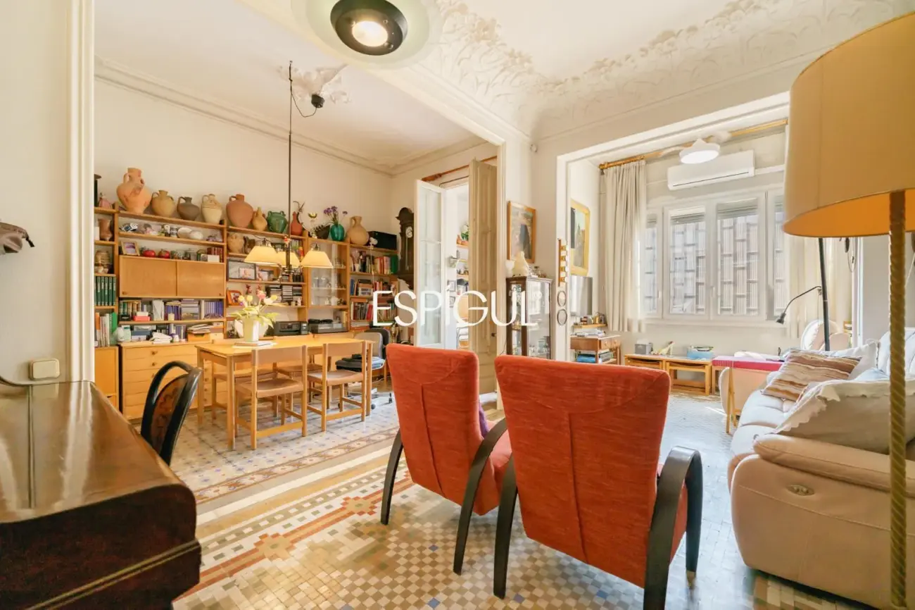 Renovierungsbedürftige Wohnung zum Verkauf im Quadrat d’Or, Eixample Dret