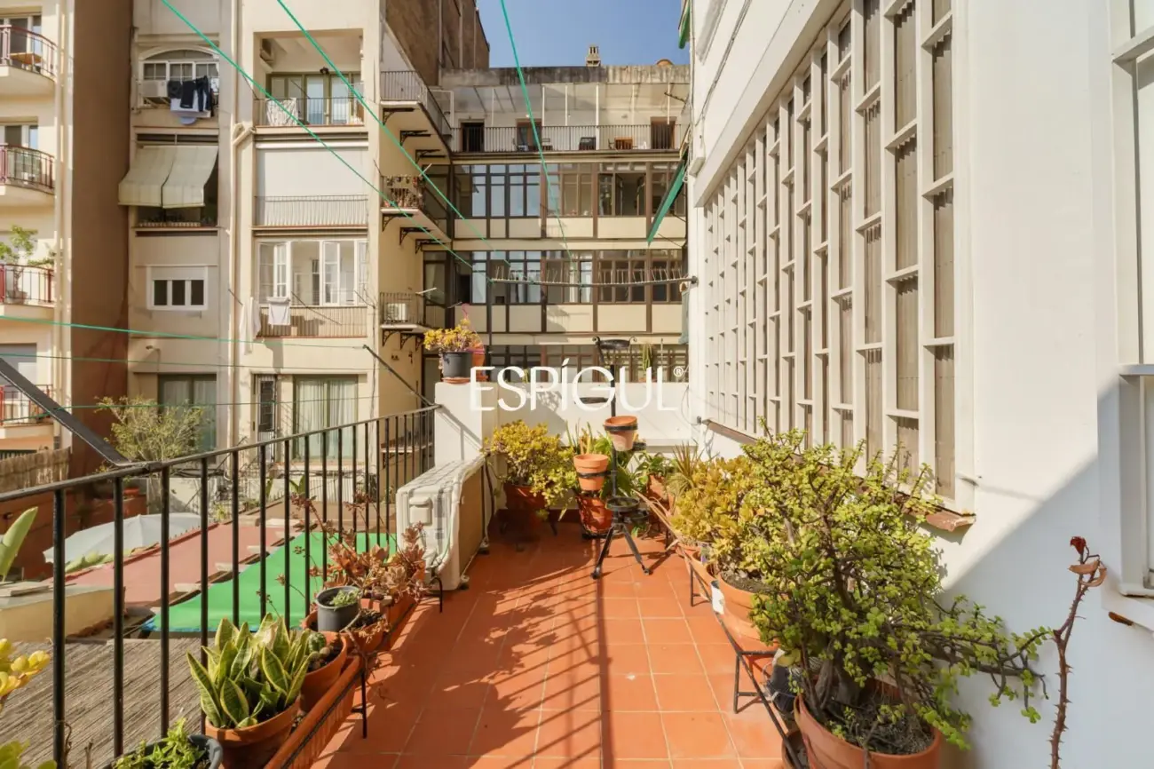 Renovierungsbedürftige Wohnung zum Verkauf im Quadrat d’Or, Eixample Dret