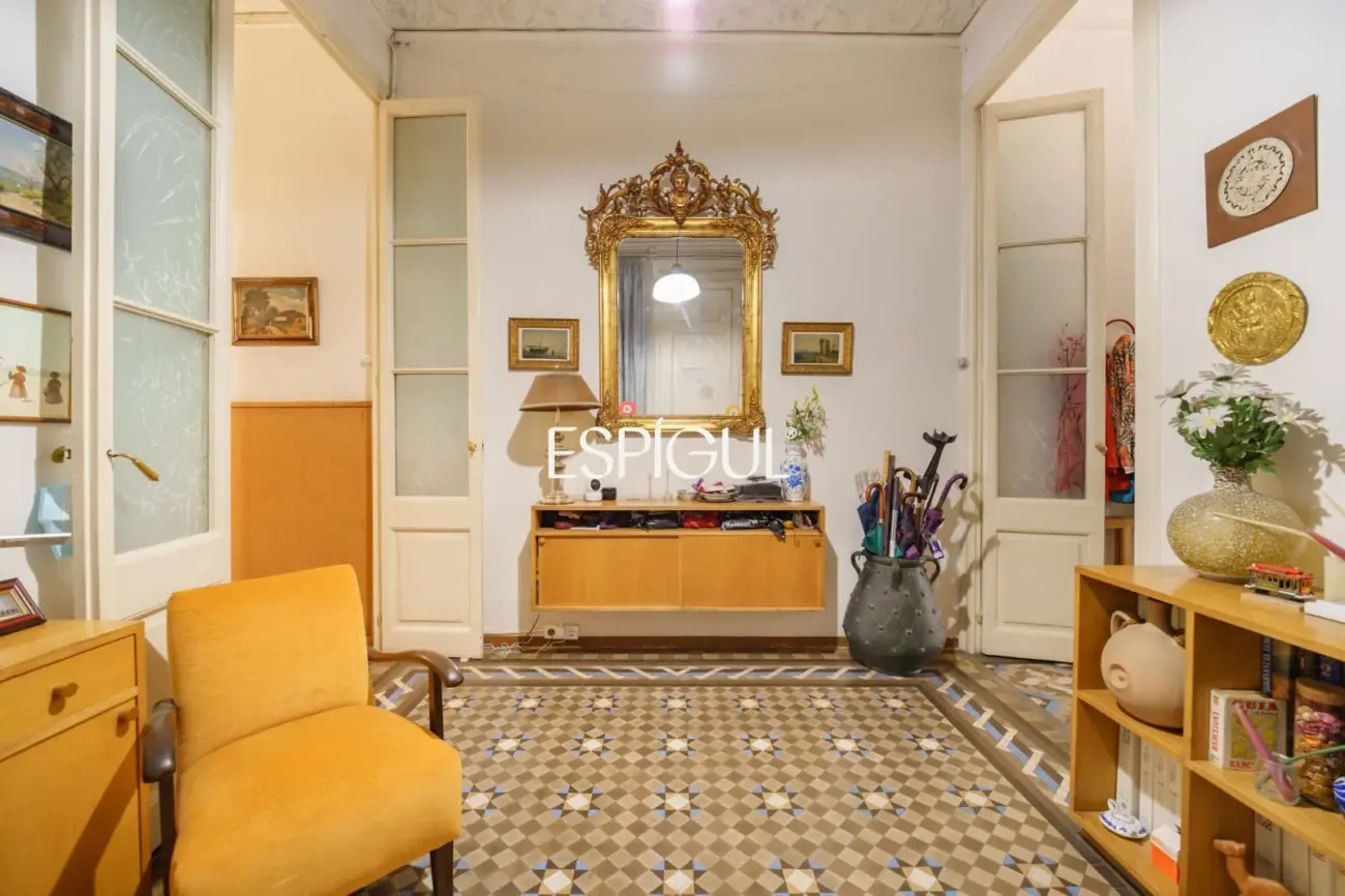 Renovierungsbedürftige Wohnung zum Verkauf im Quadrat d’Or, Eixample Dret