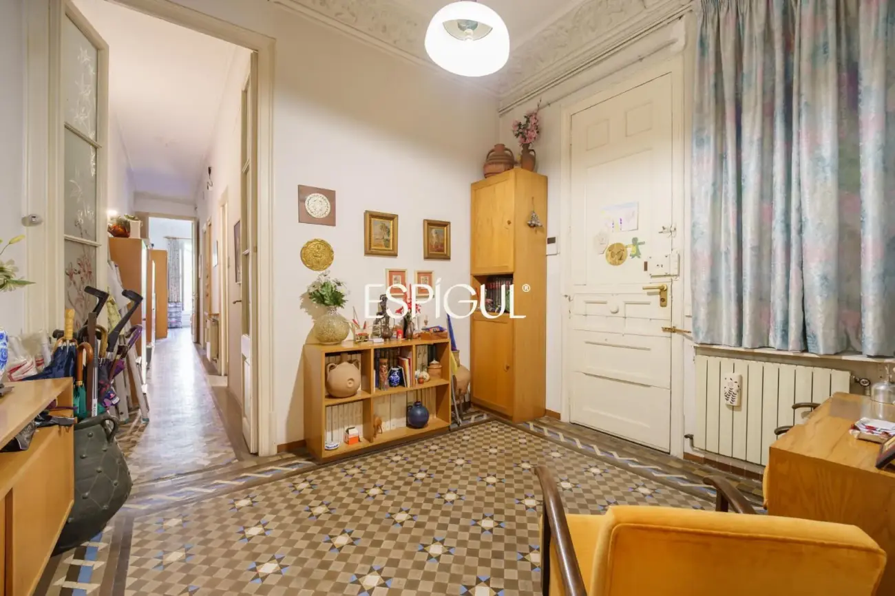 Renovierungsbedürftige Wohnung zum Verkauf im Quadrat d’Or, Eixample Dret