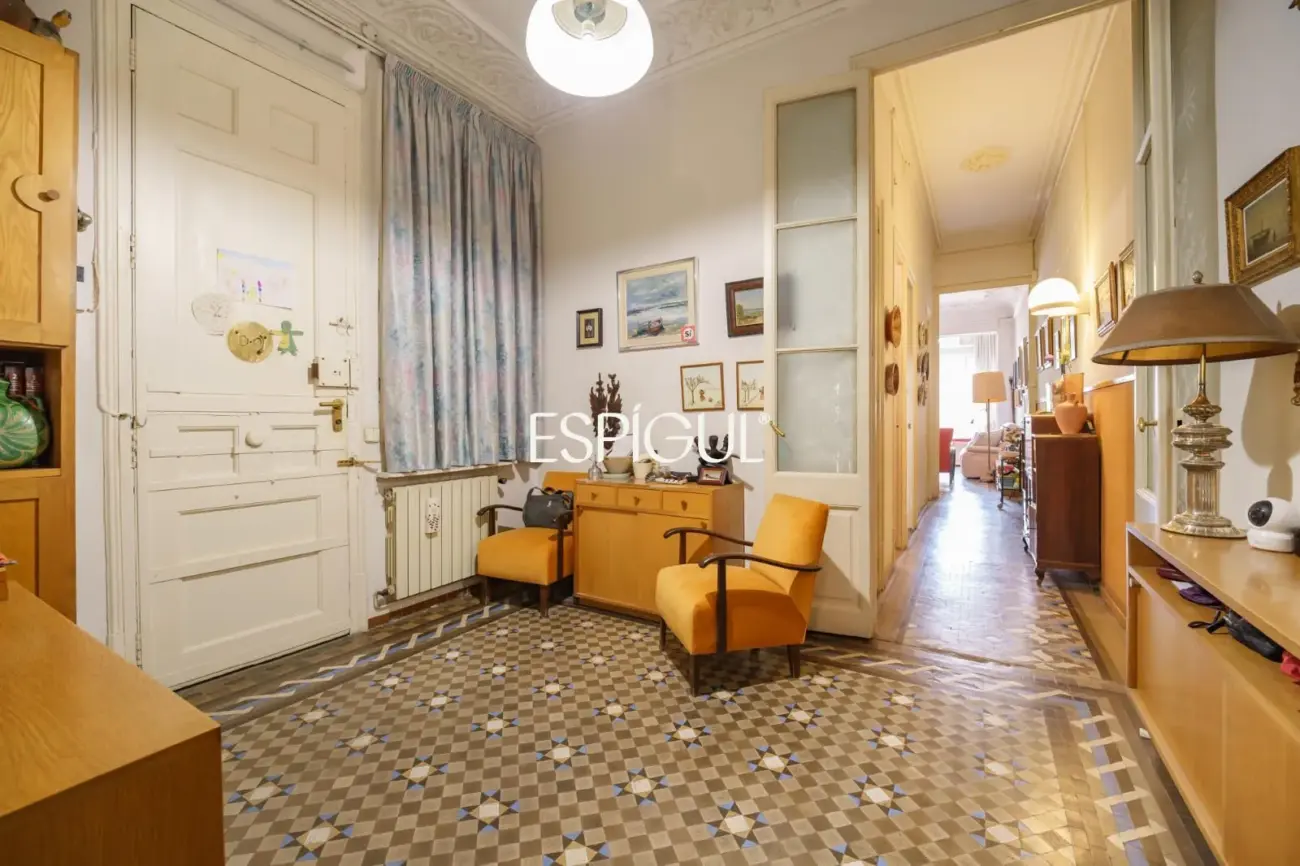Renovierungsbedürftige Wohnung zum Verkauf im Quadrat d’Or, Eixample Dret