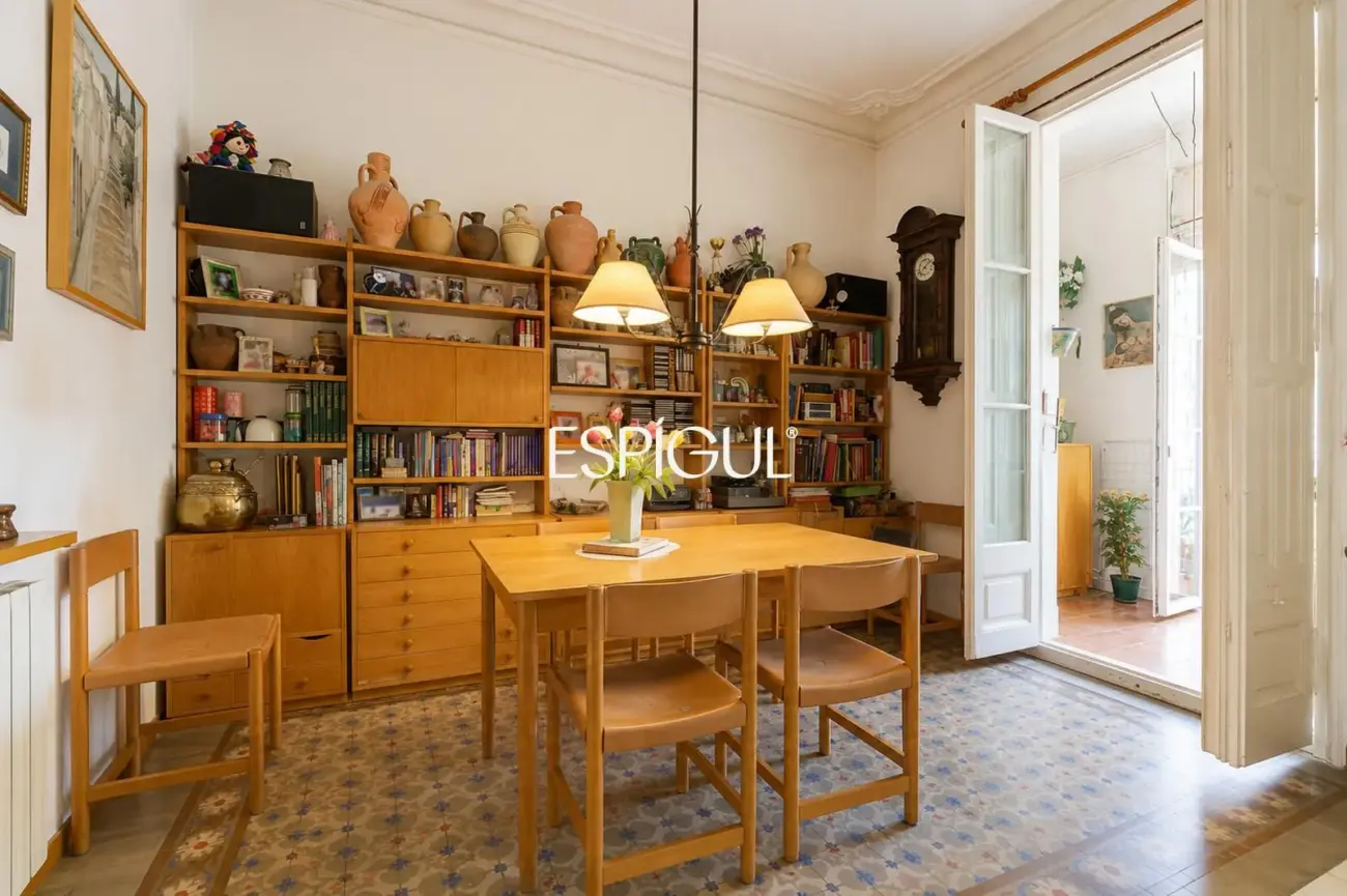 Renovierungsbedürftige Wohnung zum Verkauf im Quadrat d’Or, Eixample Dret