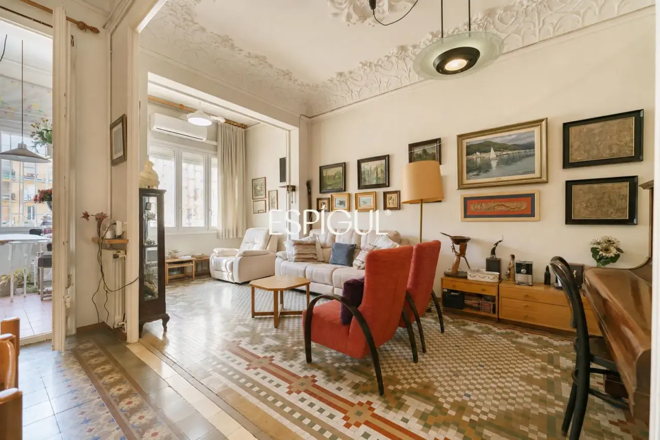 Renovierungsbedürftige Wohnung zum Verkauf im Quadrat d’Or, Eixample Dret