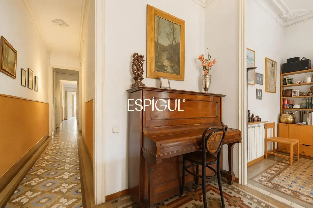 Renovierungsbedürftige Wohnung zum Verkauf im Quadrat d’Or, Eixample Dret