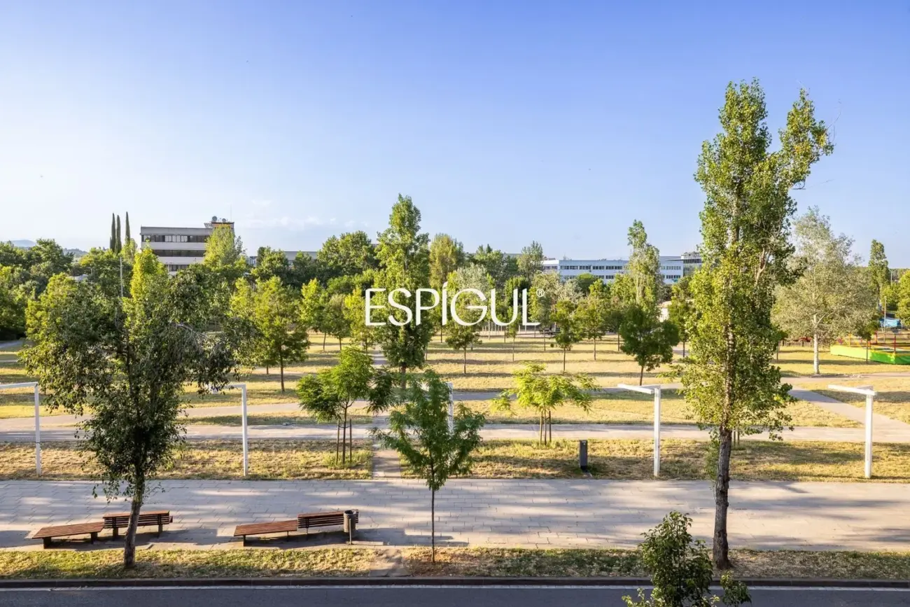 Piso en venta cuatro habitaciones, zona comunitaria en Torreblanca, Sant Cugat