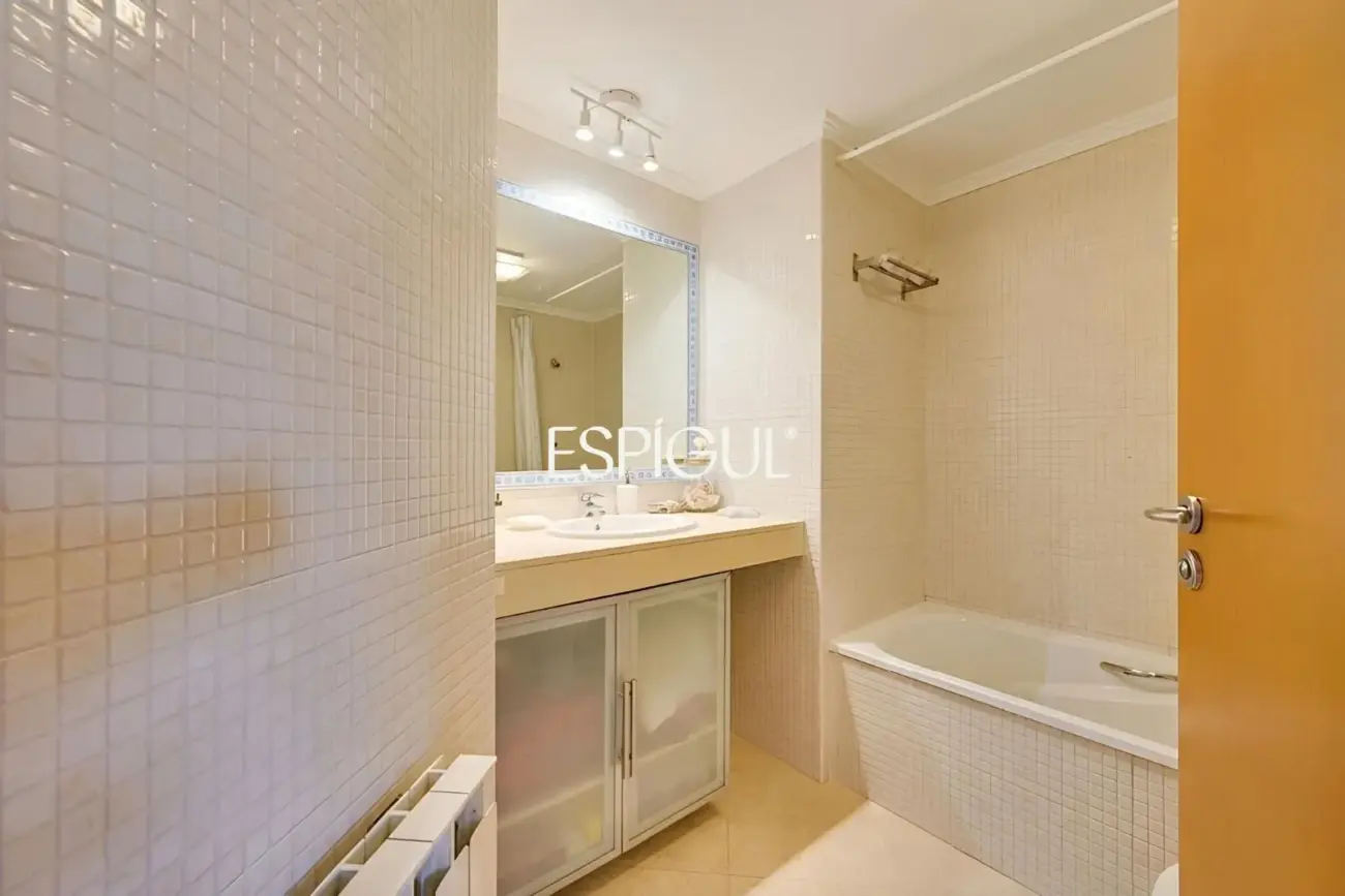 Piso en venta cuatro habitaciones, zona comunitaria en Torreblanca, Sant Cugat