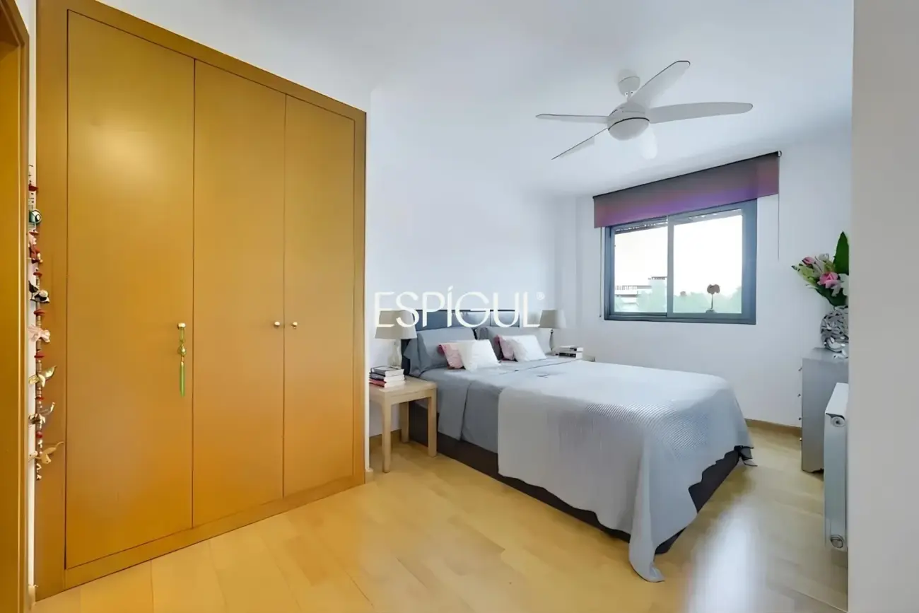 Piso en venta cuatro habitaciones, zona comunitaria en Torreblanca, Sant Cugat