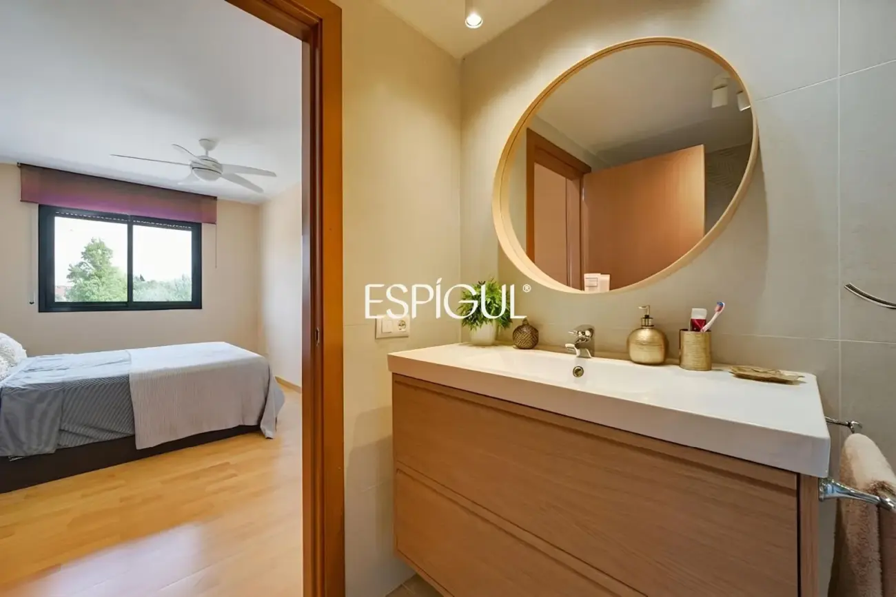 Piso en venta cuatro habitaciones, zona comunitaria en Torreblanca, Sant Cugat