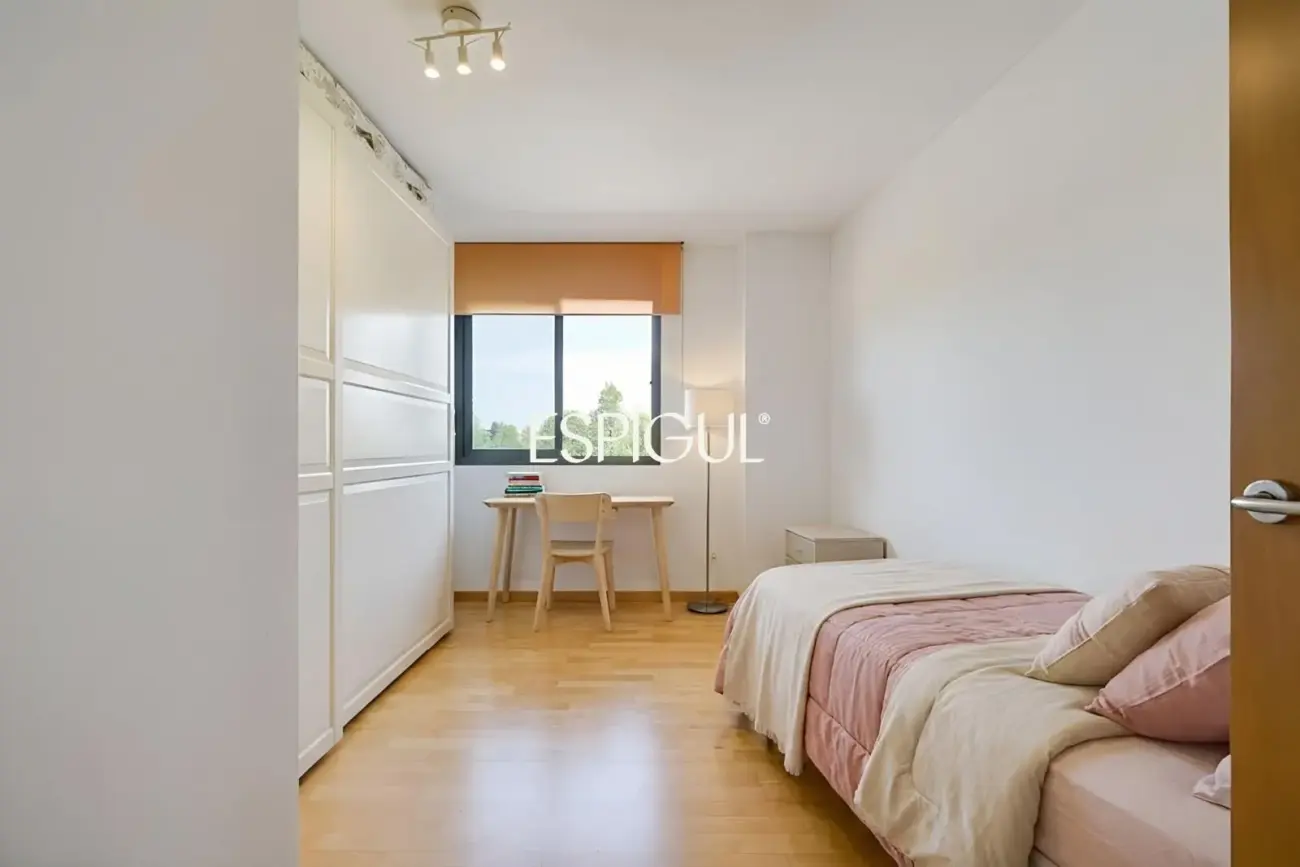Piso en venta cuatro habitaciones, zona comunitaria en Torreblanca, Sant Cugat