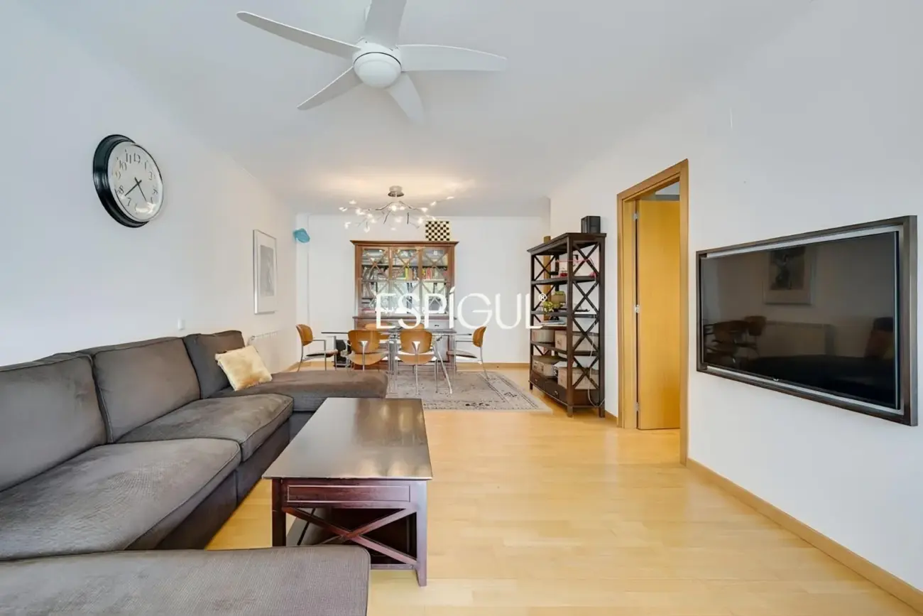 Piso en venta cuatro habitaciones, zona comunitaria en Torreblanca, Sant Cugat