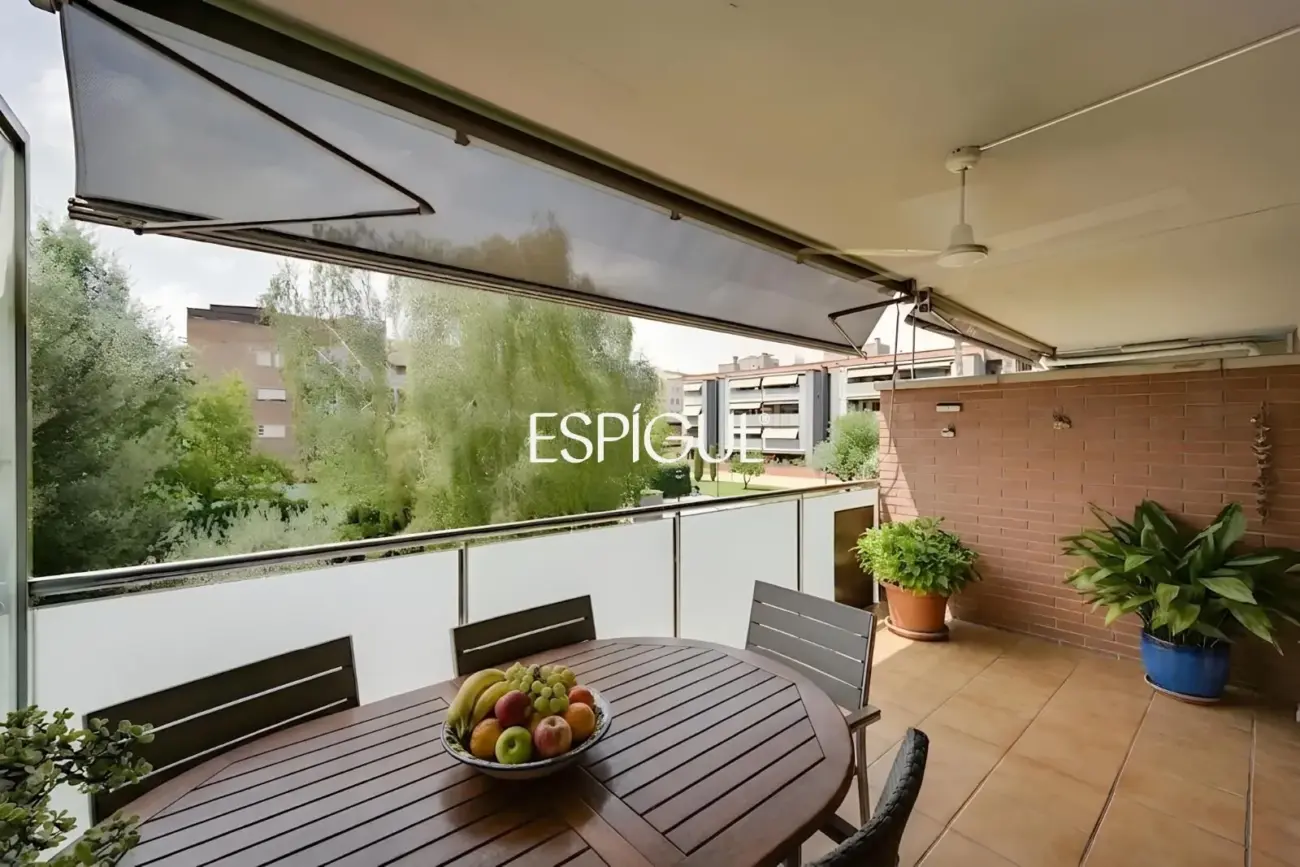 Piso en venta cuatro habitaciones, zona comunitaria en Torreblanca, Sant Cugat