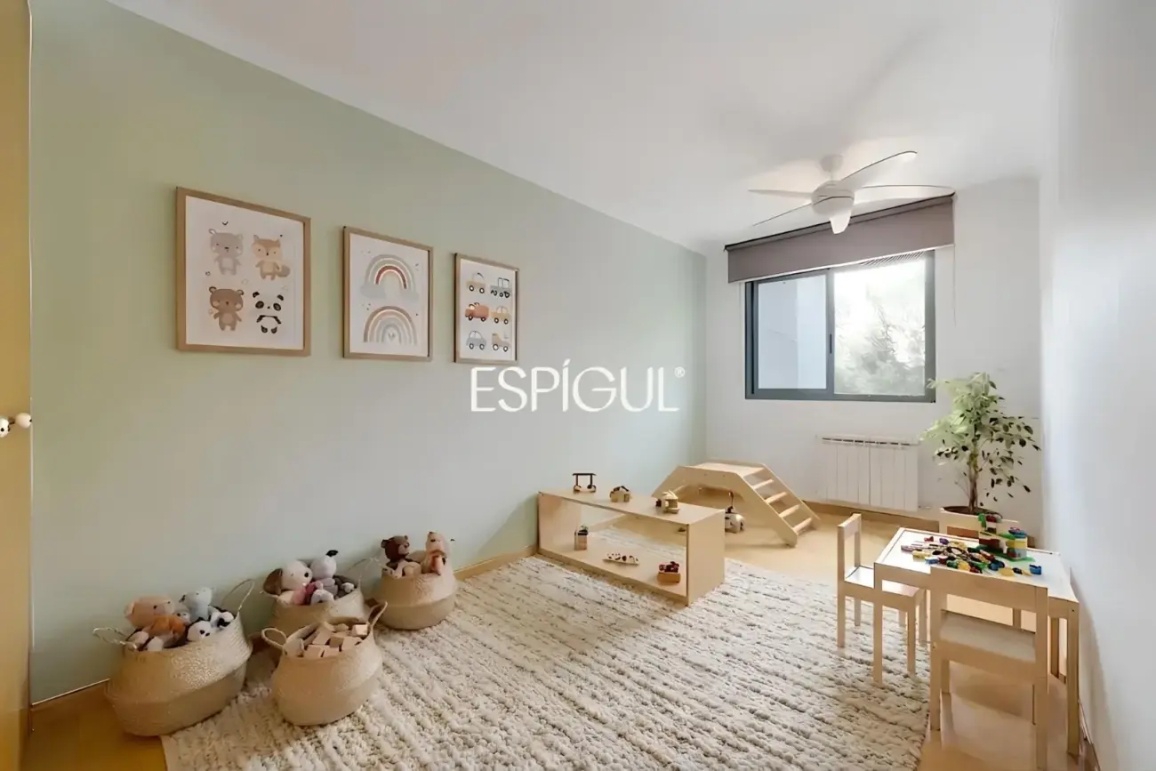 Piso en venta cuatro habitaciones, zona comunitaria en Torreblanca, Sant Cugat