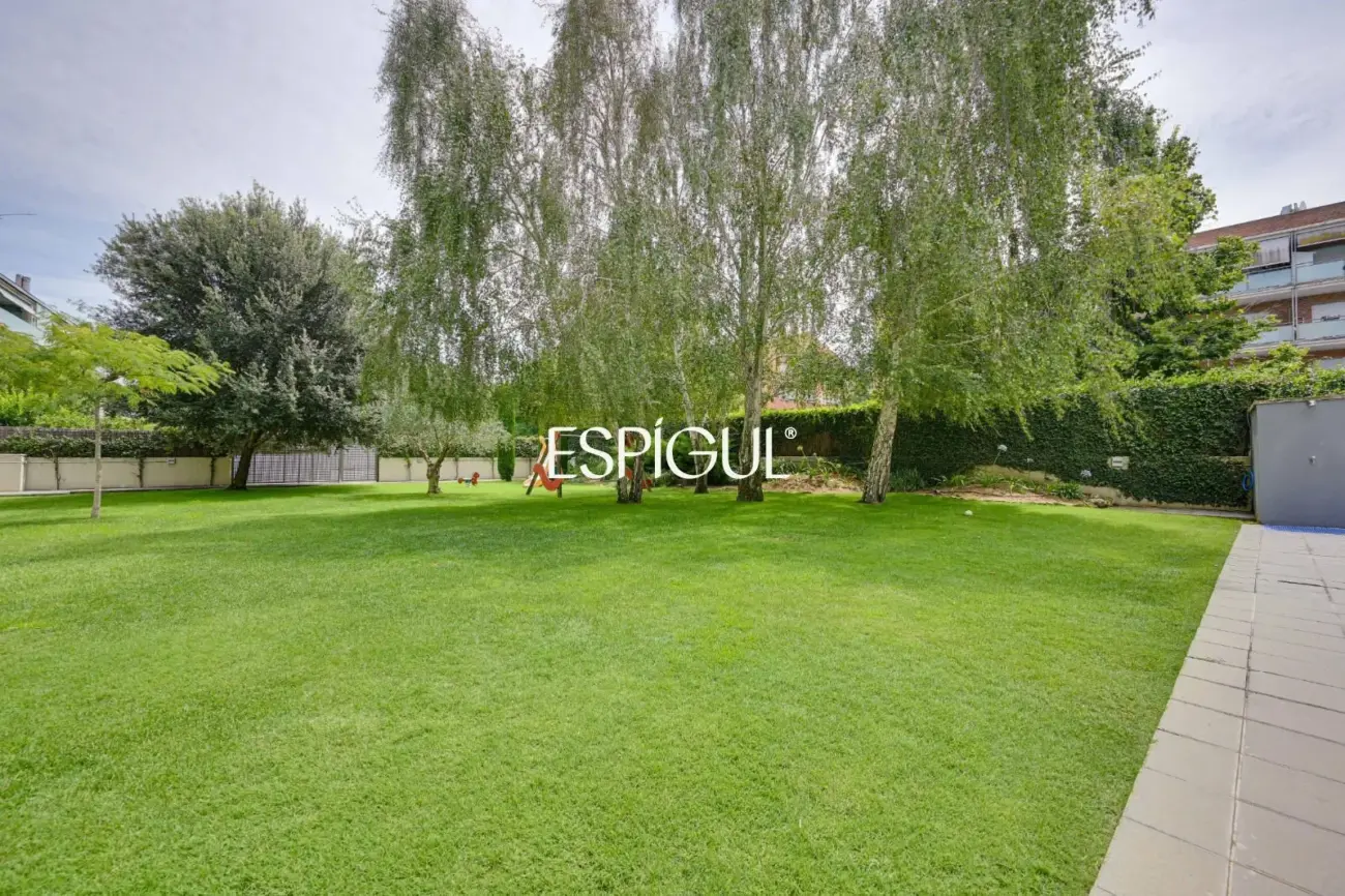 Piso en venta cuatro habitaciones, zona comunitaria en Torreblanca, Sant Cugat
