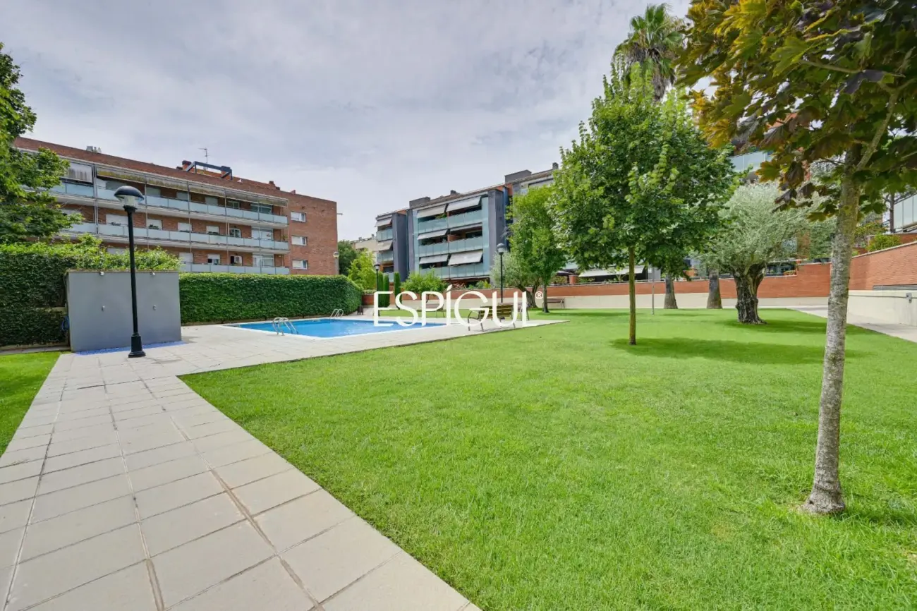 Piso en venta cuatro habitaciones, zona comunitaria en Torreblanca, Sant Cugat