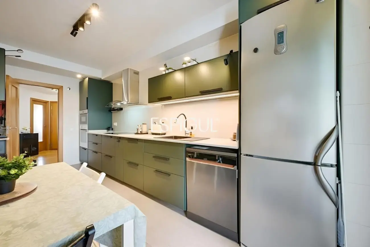 Piso en venta cuatro habitaciones, zona comunitaria en Torreblanca, Sant Cugat